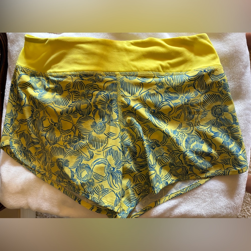 New! Rabbit Yellow Floral Women's Athletic Shorts Size small 4” inseam